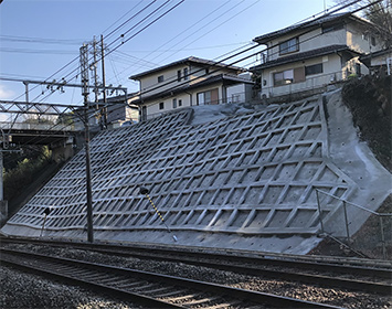 近鉄鳥羽線　宇治山田・五十鈴川間法面対策